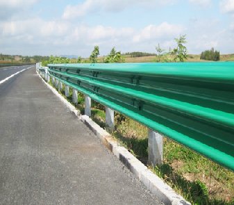 高速公路護欄為什麽設置成波形（xíng）