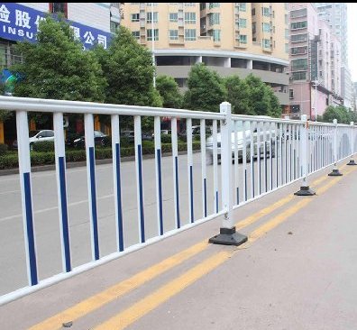 市政護欄是城（chéng）市一道亮麗的風景線